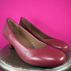 Array Flatter Red Leather Round Toe Low Heel Pump US 10